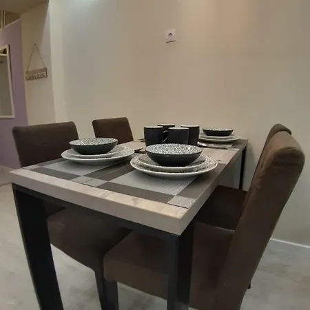 Anchor Apartment *